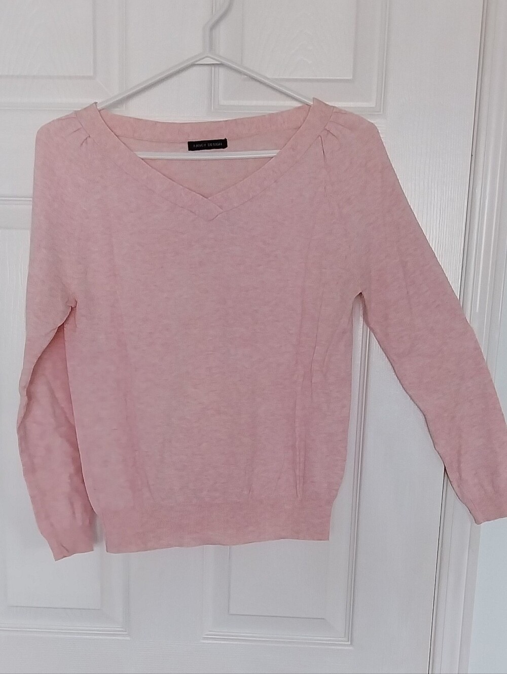 Beautiful Light peach V-Neck Sweater - Picture 1 of 4